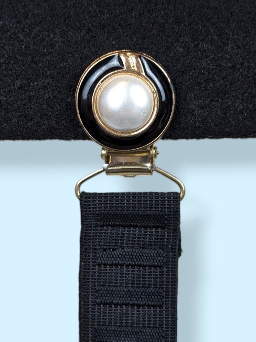 (2/$20) V. Faux Pearl Black Enamel Sweater Clip - Picture 2 of 5